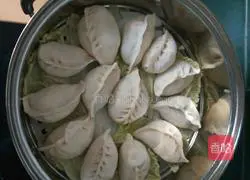 Illustration of how to make steamed dumplings stuffed with cabbage and meat 5