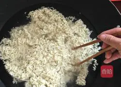 Shunshun Egg Soy Sauce Fried Noodles Recipe Illustration 2