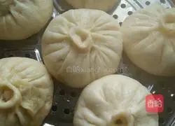 Illustration of how to make celery and pork buns 10