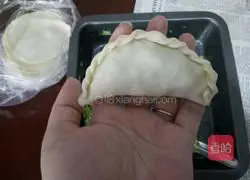 Illustration of making dumplings with cabbage stuffing 7