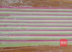 Illustration of how to make rainbow noodles 12