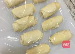 Illustration of how to make meat floss cakes 6