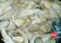 Illustration of cooking noodles with mushrooms and cabbage 9