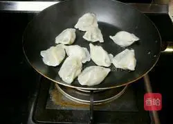 Illustration of how to make dumplings 3