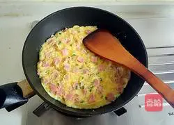 Illustration of how to make pan-fried potato and egg pancakes 10