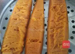 Illustration of how to make pumpkin steamed buns 1