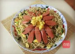 Illustration of how to make ham and egg fried noodles 10