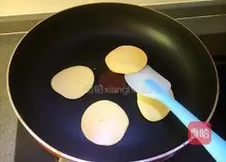 Illustration of how to make milk and egg tortillas 11