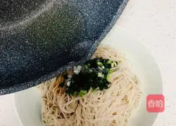Illustration of how to make scallion oil noodles 5