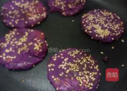 Illustration of how to make pan-fried purple potato cake 10