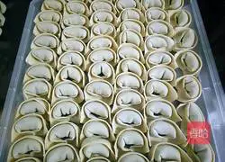 Illustration of how to make shepherd's purse and shrimp wontons 10