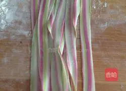 Illustration of how to make rainbow noodles 16