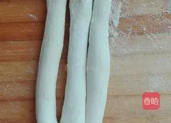 Illustration of how to make pork and locust flower dumplings 17