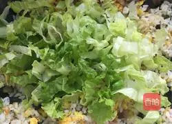 Illustration of how to make sausage and egg fried rice 8