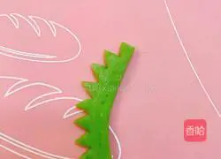 Illustration of making small dinosaur bag 15