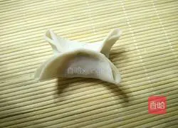 Illustration of how to make celery and fresh meat dumplings 13