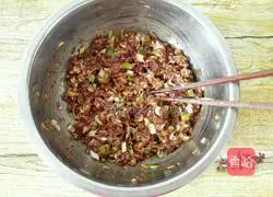 Illustration of how to make mutton pot stickers and dumplings 4