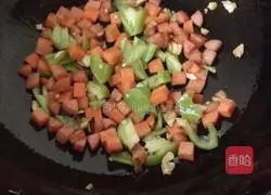 Illustration of how to make golden fried steamed buns 5