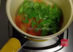 Illustration of how to make stir-fried mutton rice with green onions 5