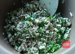 Illustration of how to make mushroom and pork dumplings 3