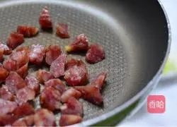 Illustration of braised rice with sausage, carrot and mushroom 3