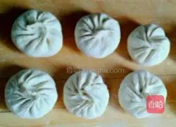 Illustration of how to make beef and carrot stuffed buns 9