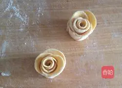 Illustration of how to make pumpkin and rose steamed buns 16