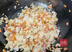 Illustration of how to make shrimp and egg fried rice 10