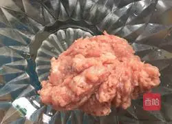 Illustration of how to make three fresh dumplings 1