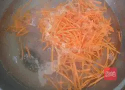 Illustration of how to make carrot and fungus dumplings 4