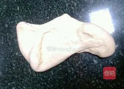 Illustration of how to make red bamboo shoot buns 8