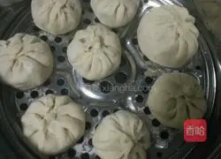 Illustration of how to make potato and pickled vegetable buns 20