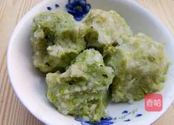 Illustration of how to make cabbage, pork and green onion dumplings 1