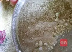 Illustration of how to make matcha red bean waffles 3