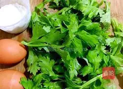 Illustration of how to make celery leaf egg pancake 1