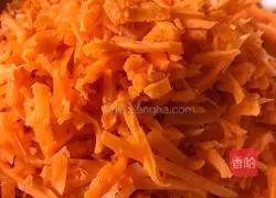 Illustration of how to make Phoenix Tail Buns 1