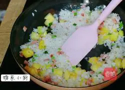 Illustration of how to make ham, pineapple and fruit rice 2