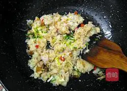 Illustration of how to make barbecued pork fried rice 6