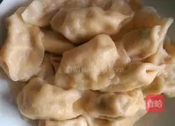 Illustration of how to make dumplings stuffed with beef, carrot and pork and mushroom stuffing 7