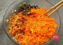 Illustration of how to make carrot and pork dumplings 3