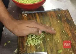 Illustration of how to make celery and beef dumplings 2