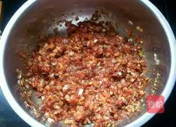 Illustration of how to make pork and king oyster mushroom dumplings 5