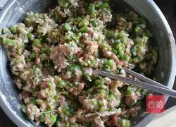 Illustration of how to make green pepper and meat dumplings 5