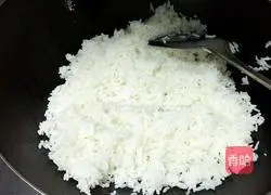 Illustration of how to make double vegetable fried rice 7