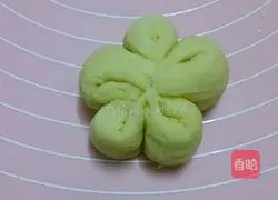 Illustration of how to make butterfly flower steamed buns 14