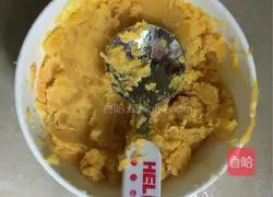 Illustration of how to make sweet potato egg pancake 6