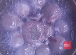 Illustration of how to make black glutinous rice glutinous rice dumplings with sesame filling and boiled purple sweet potato and sweet wine eggs 4