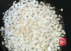 Illustration of how to make cowpea and soy sauce fried rice 3