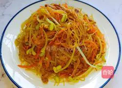 Illustration of how to make three-thread fried rice noodles 9