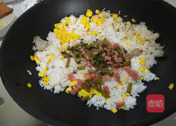 Illustration of how to make egg fried rice 4